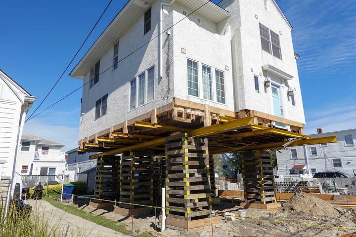 Located in Green Bay, Wisconsin, we are a company that specializes in house lifting, small distance house moving, piles and foundations.